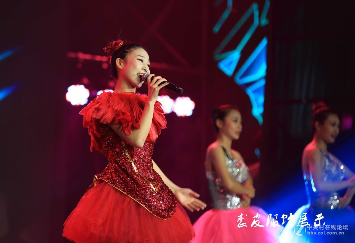 裘皮服装展示会掠图