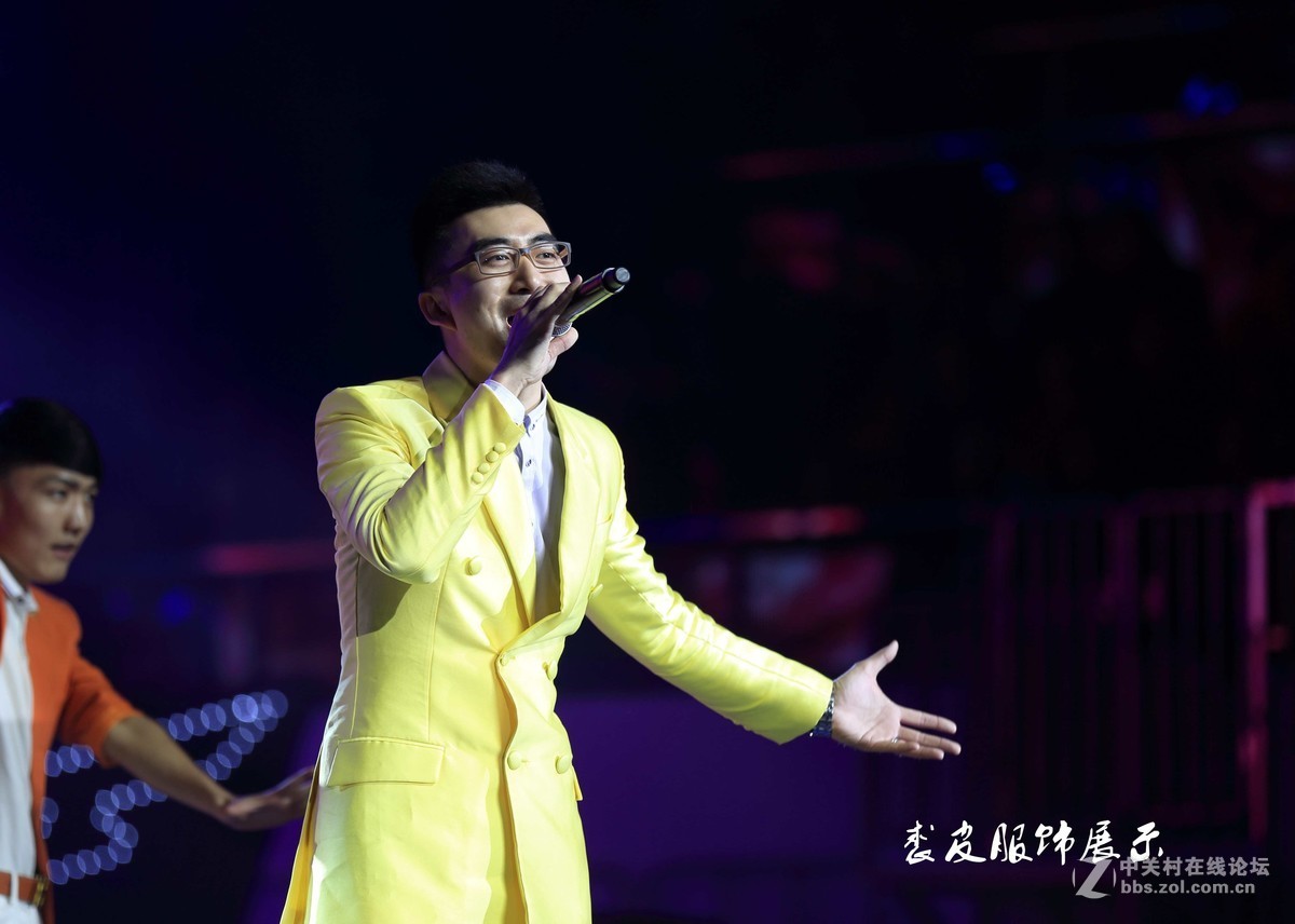 裘皮服装展示会掠图