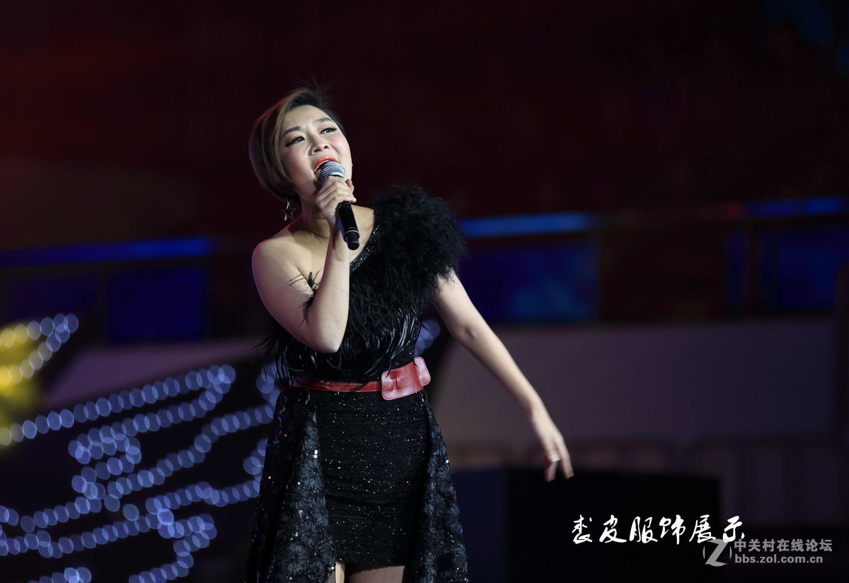 裘皮服装展示会掠图