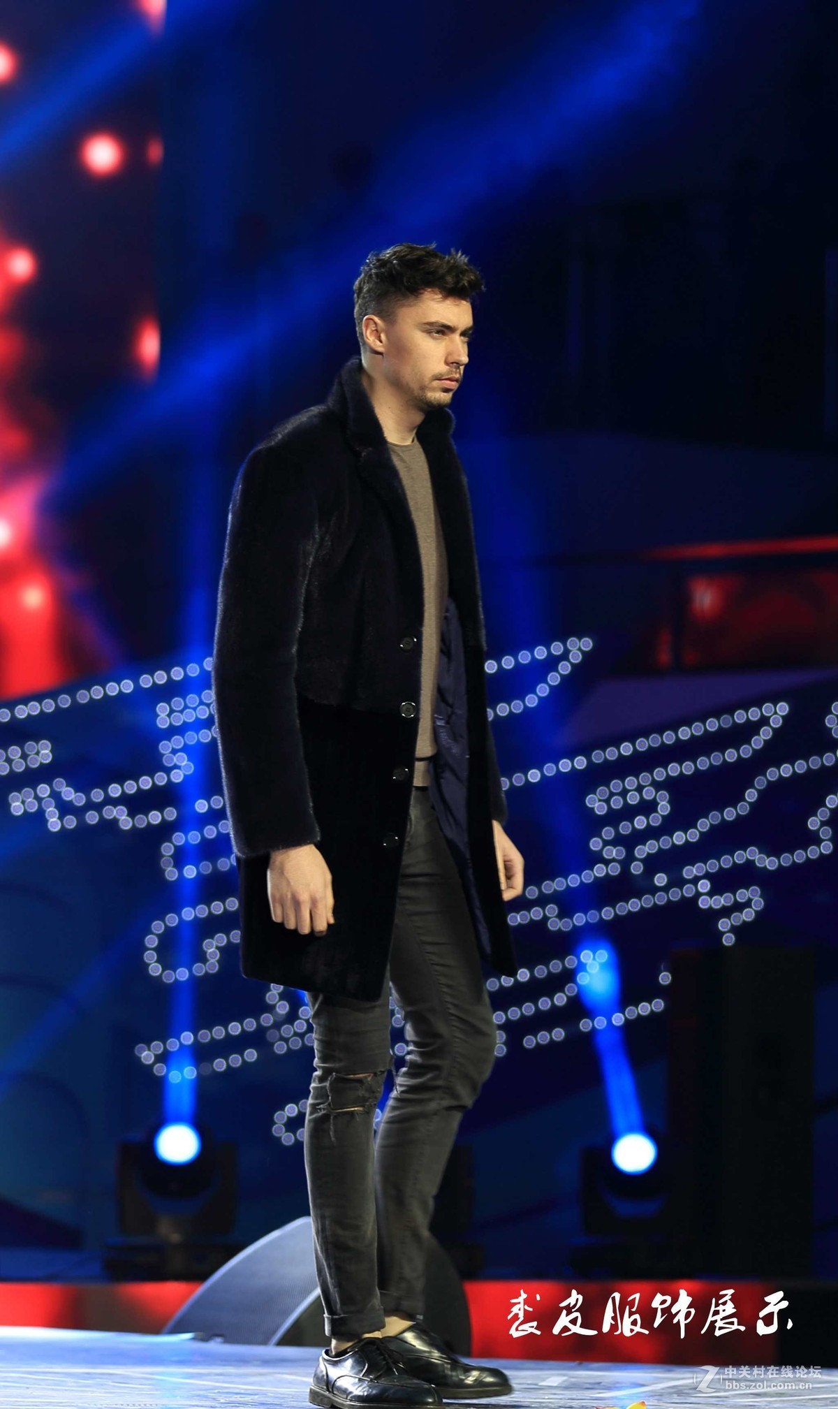 裘皮服装展示会掠图