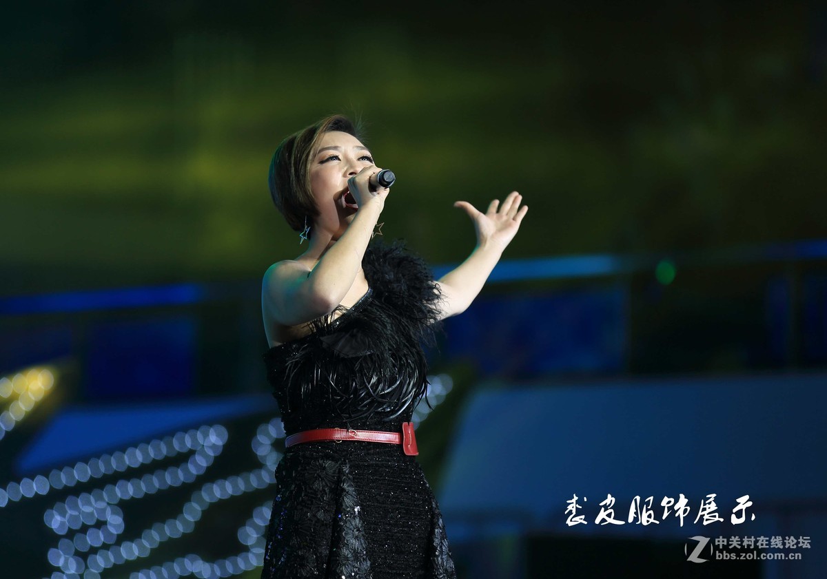 裘皮服装展示会掠图