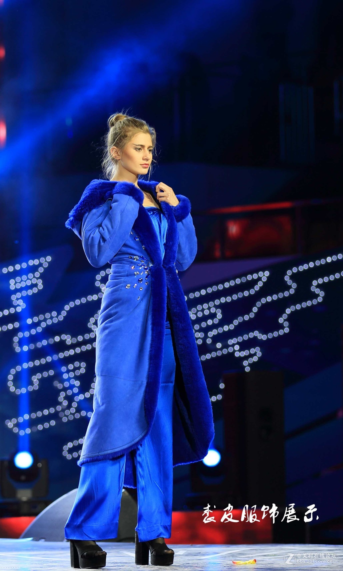 裘皮服装展示会掠图