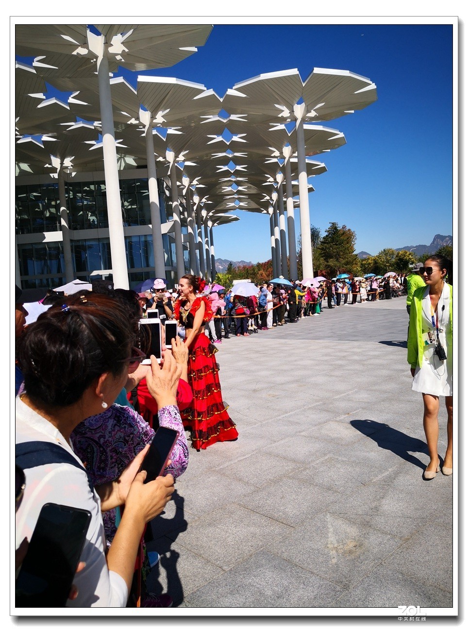 北京自由行【43】世博园花车表演