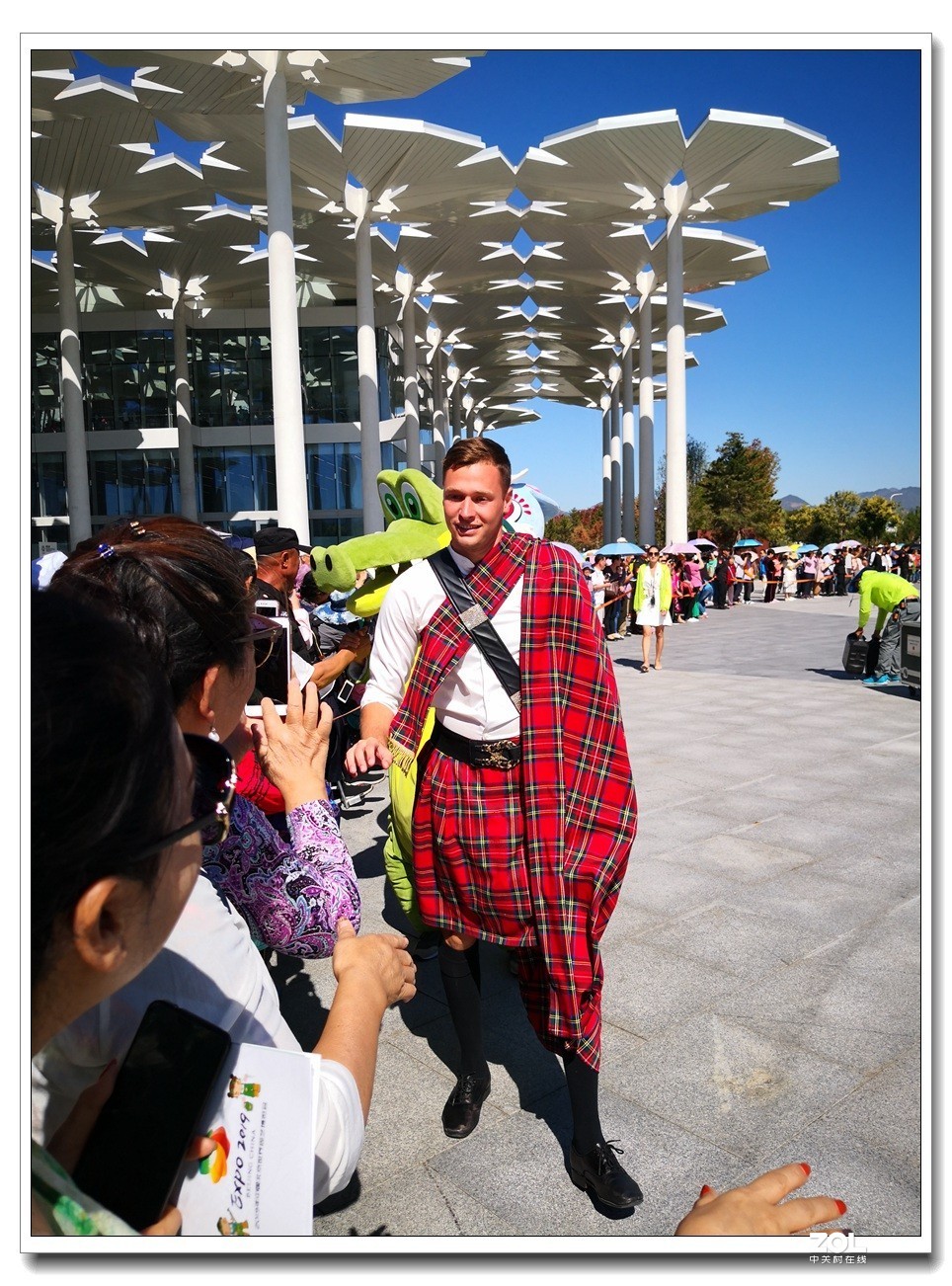 北京自由行【43】世博园花车表演