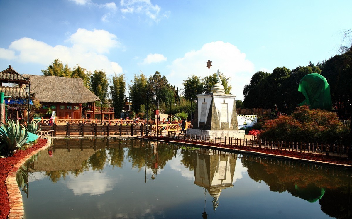 游览云南民族村