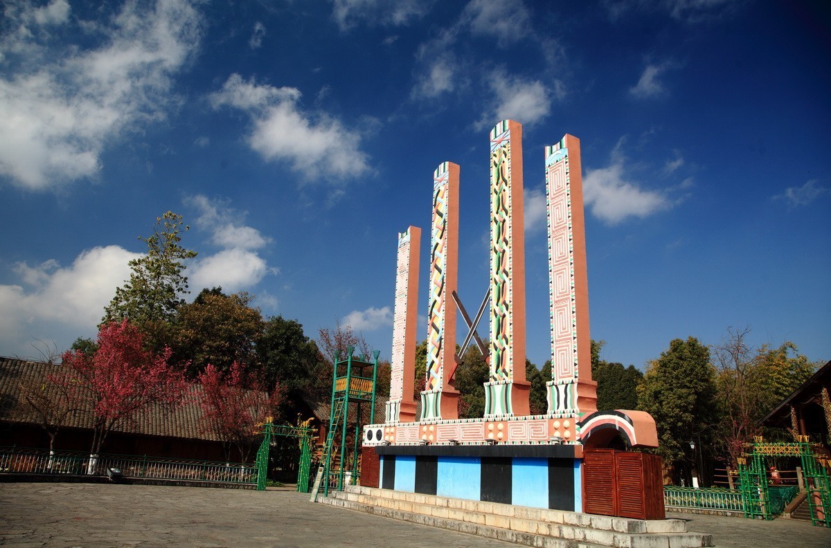 游览云南民族村