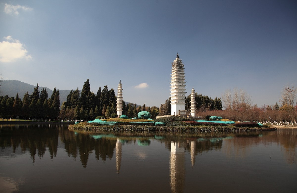 游览云南民族村