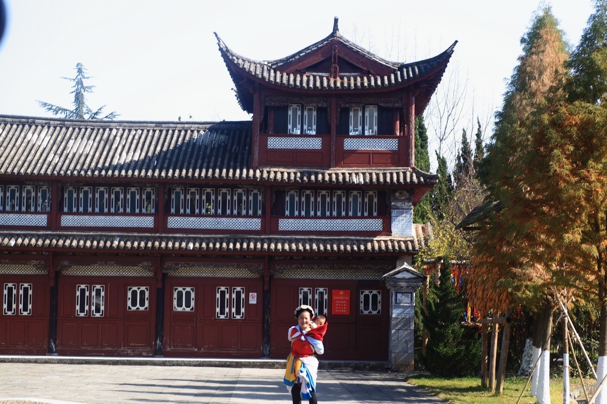 游览云南民族村