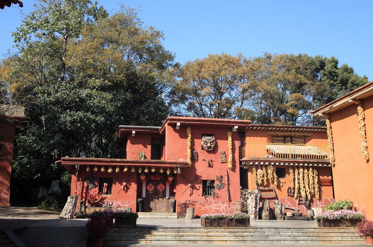 游览云南民族村