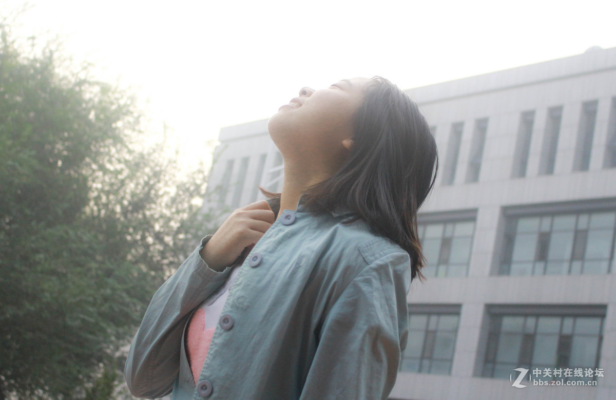 今天给同学拍了一组照片，第一次很正式的拍，欢迎拍砖