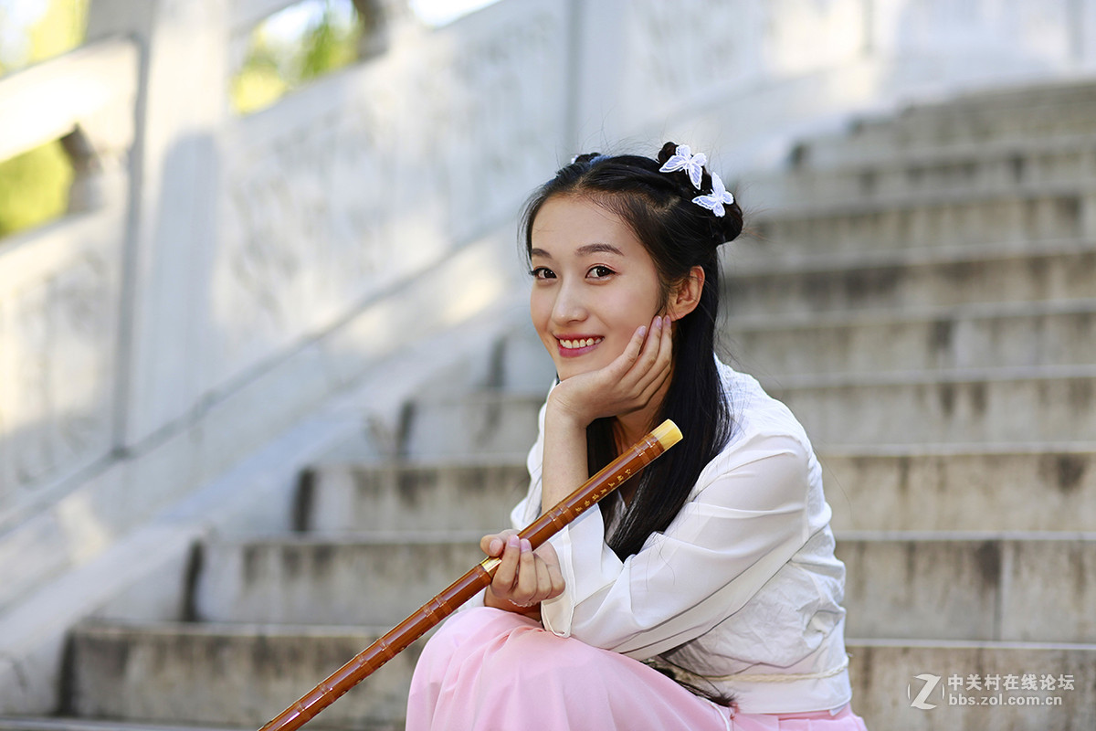 竹子笛子女孩