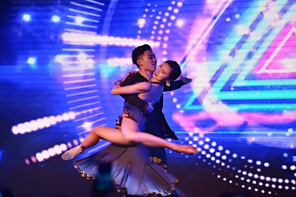 尼康80-200小钢炮拍拉丁舞表演