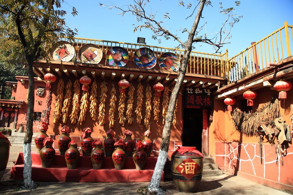 游览云南民族村