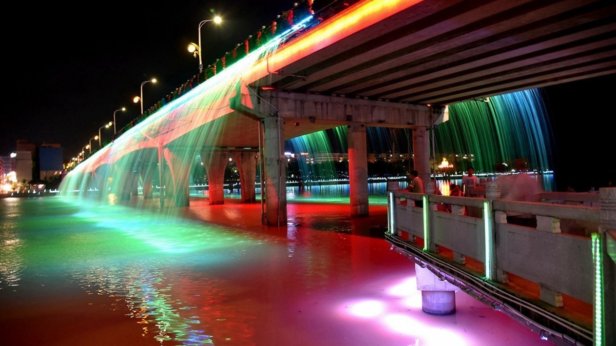 广西容县绣江两岸夜景