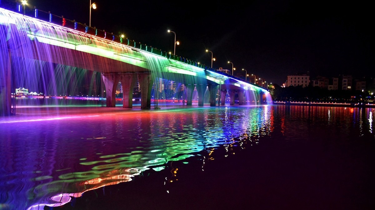 广西容县绣江两岸夜景