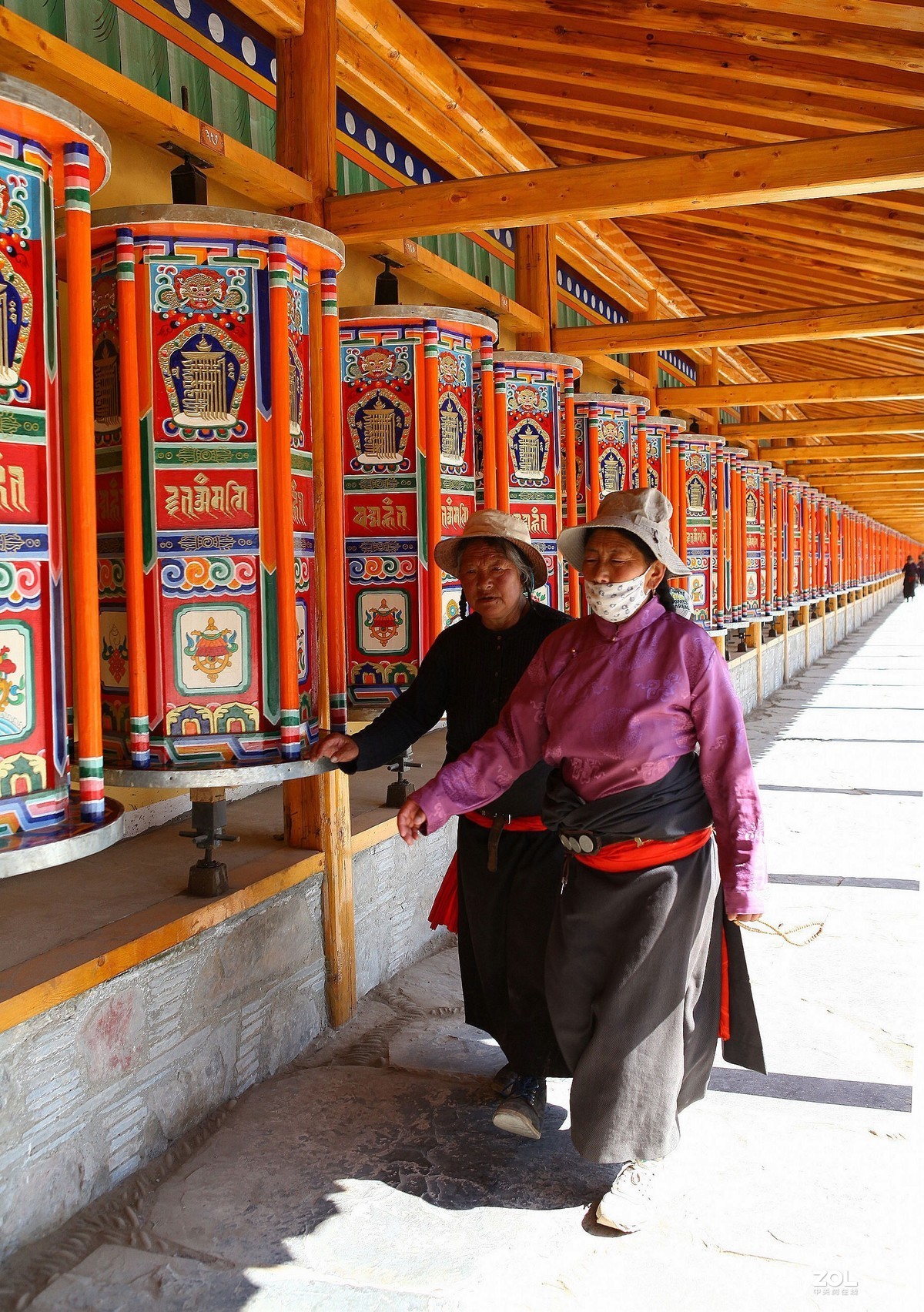 拉卜楞寺转经筒