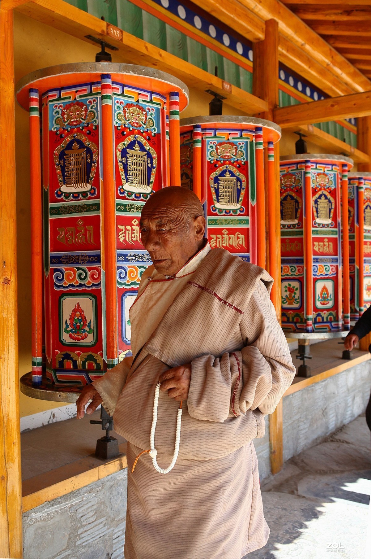 拉卜楞寺转经筒