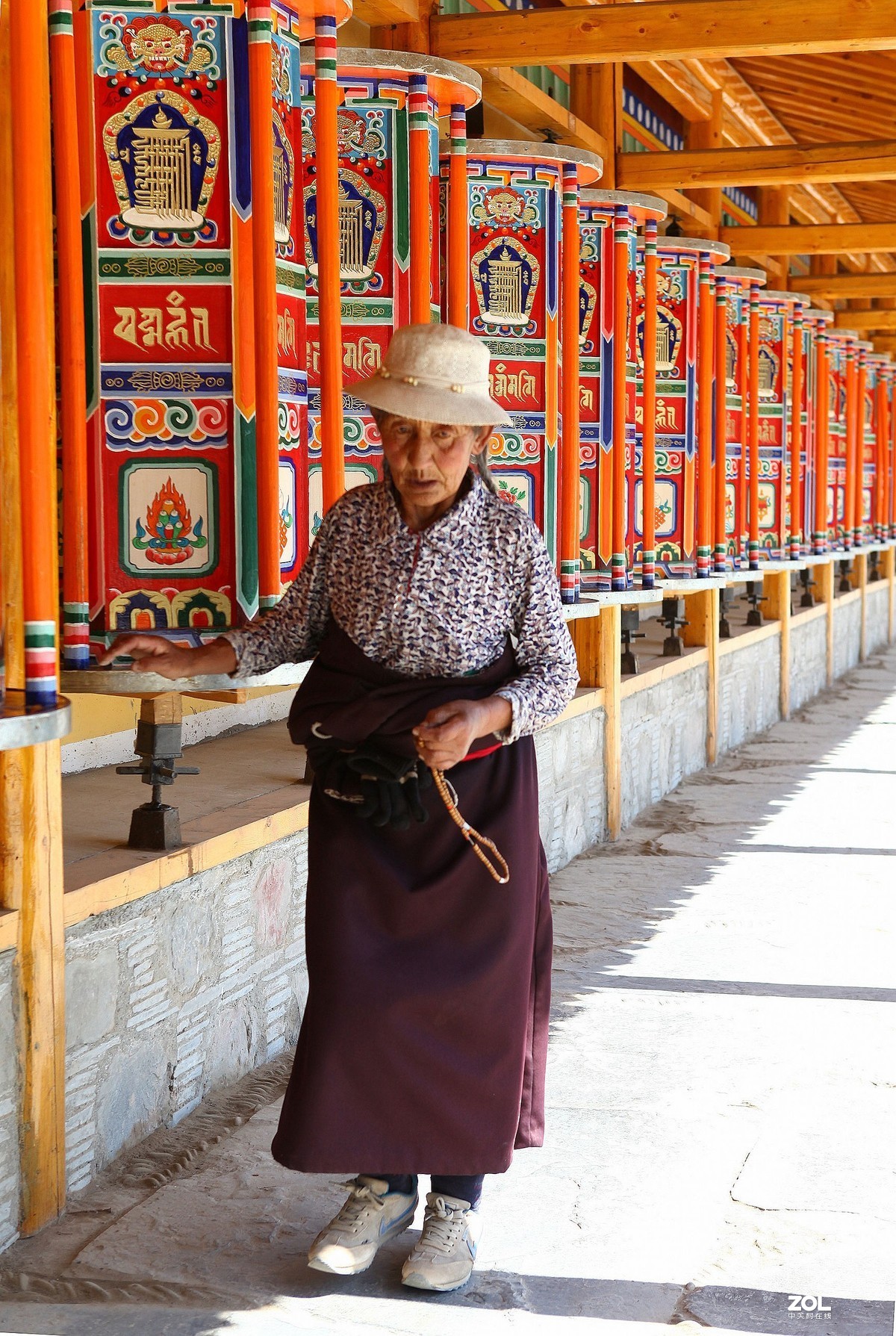 拉卜楞寺转经筒