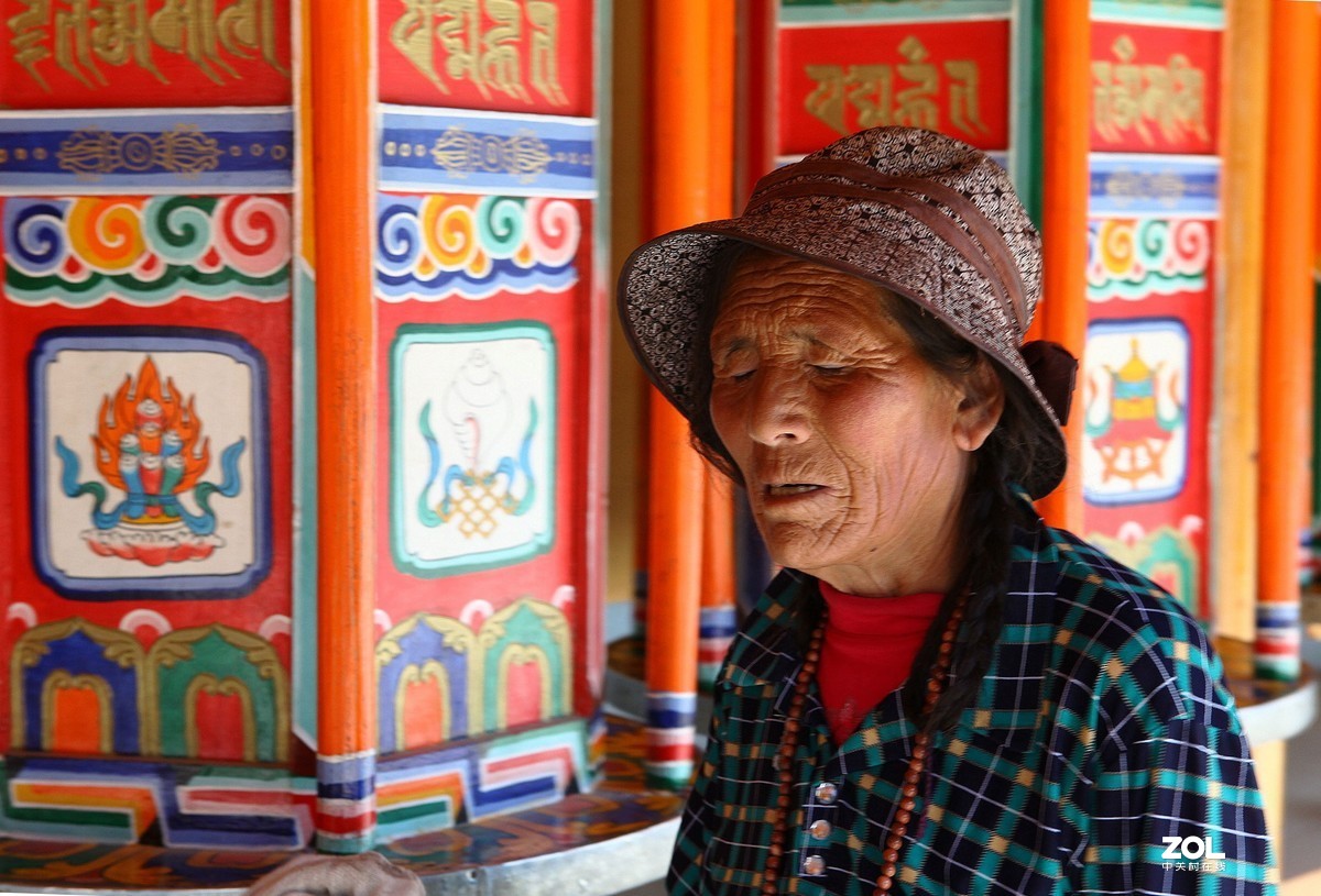 拉卜楞寺转经筒