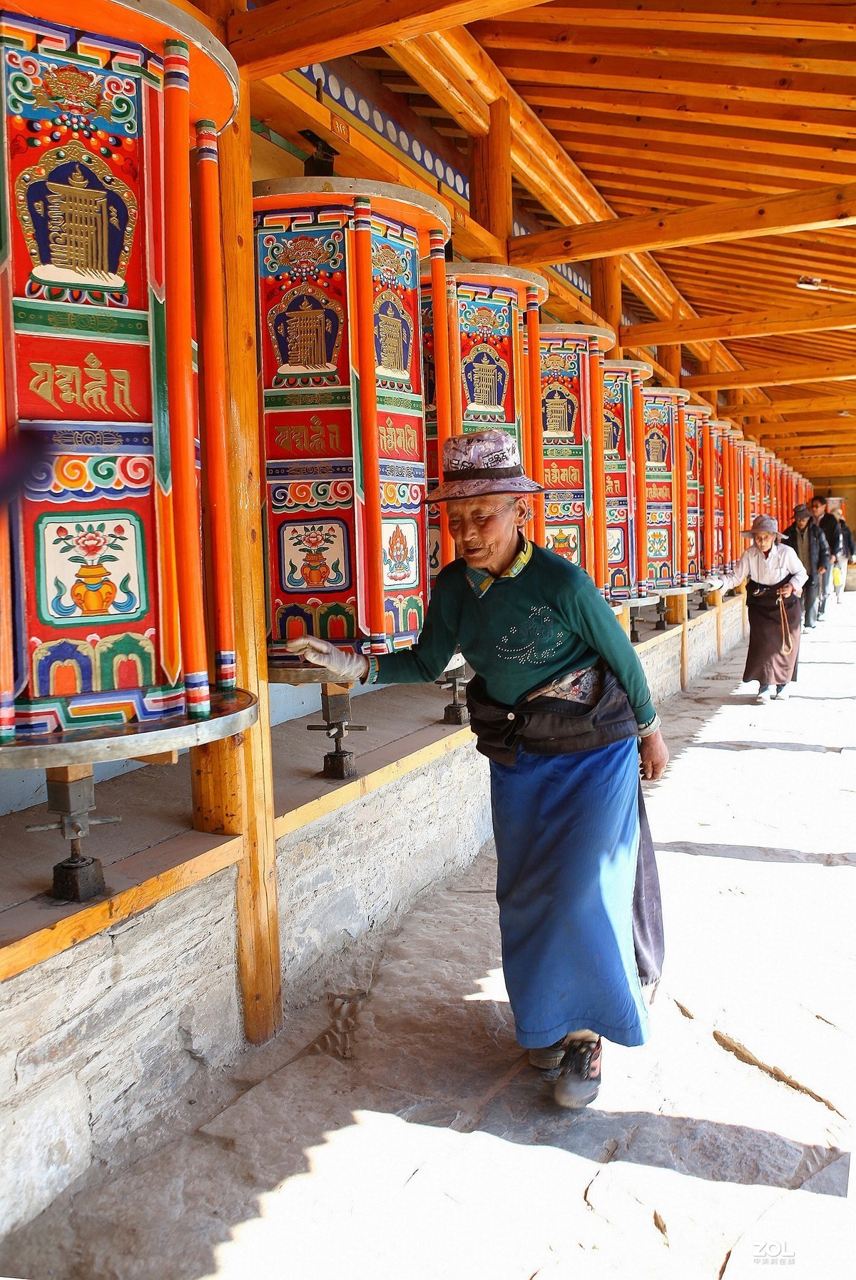 拉卜楞寺转经筒