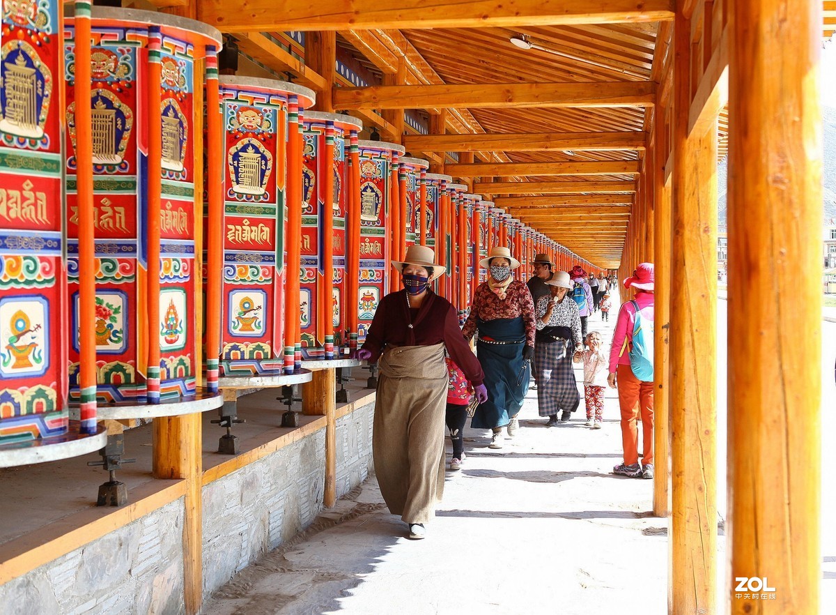 拉卜楞寺转经筒