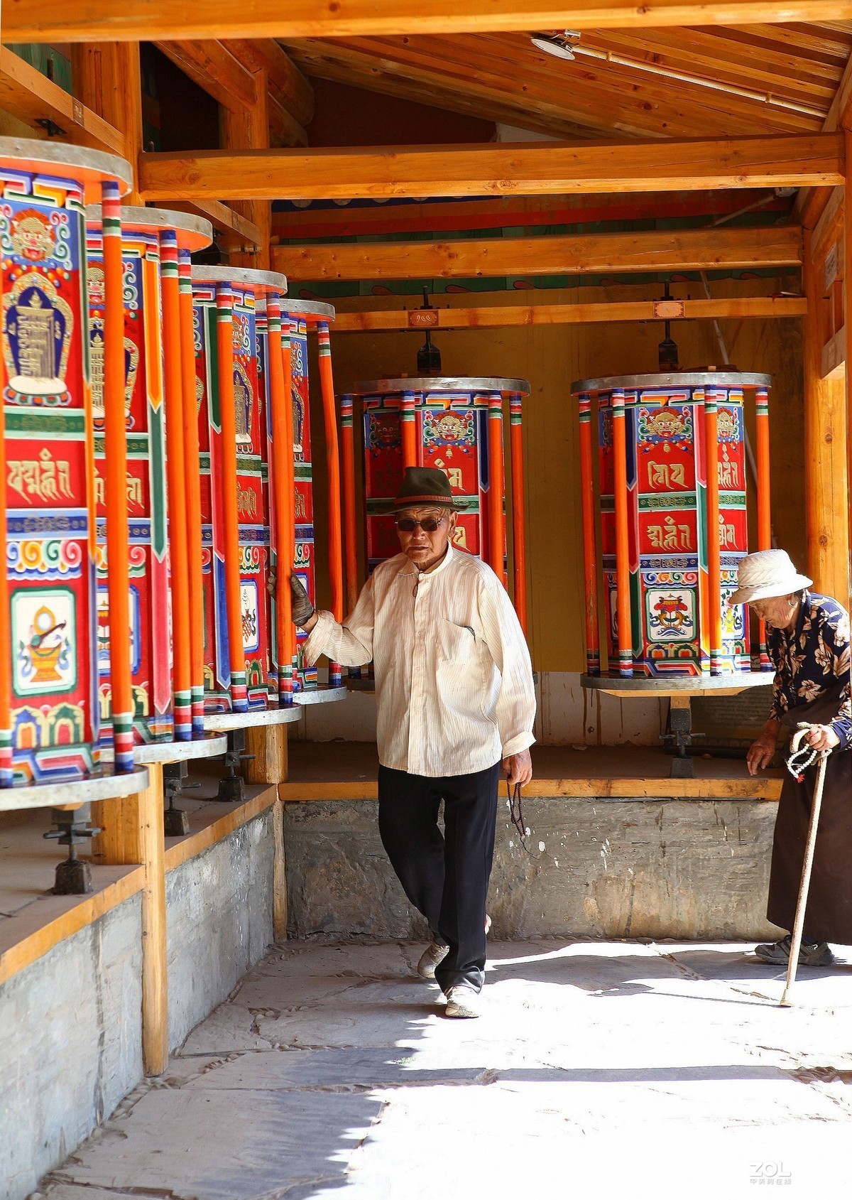 拉卜楞寺转经筒