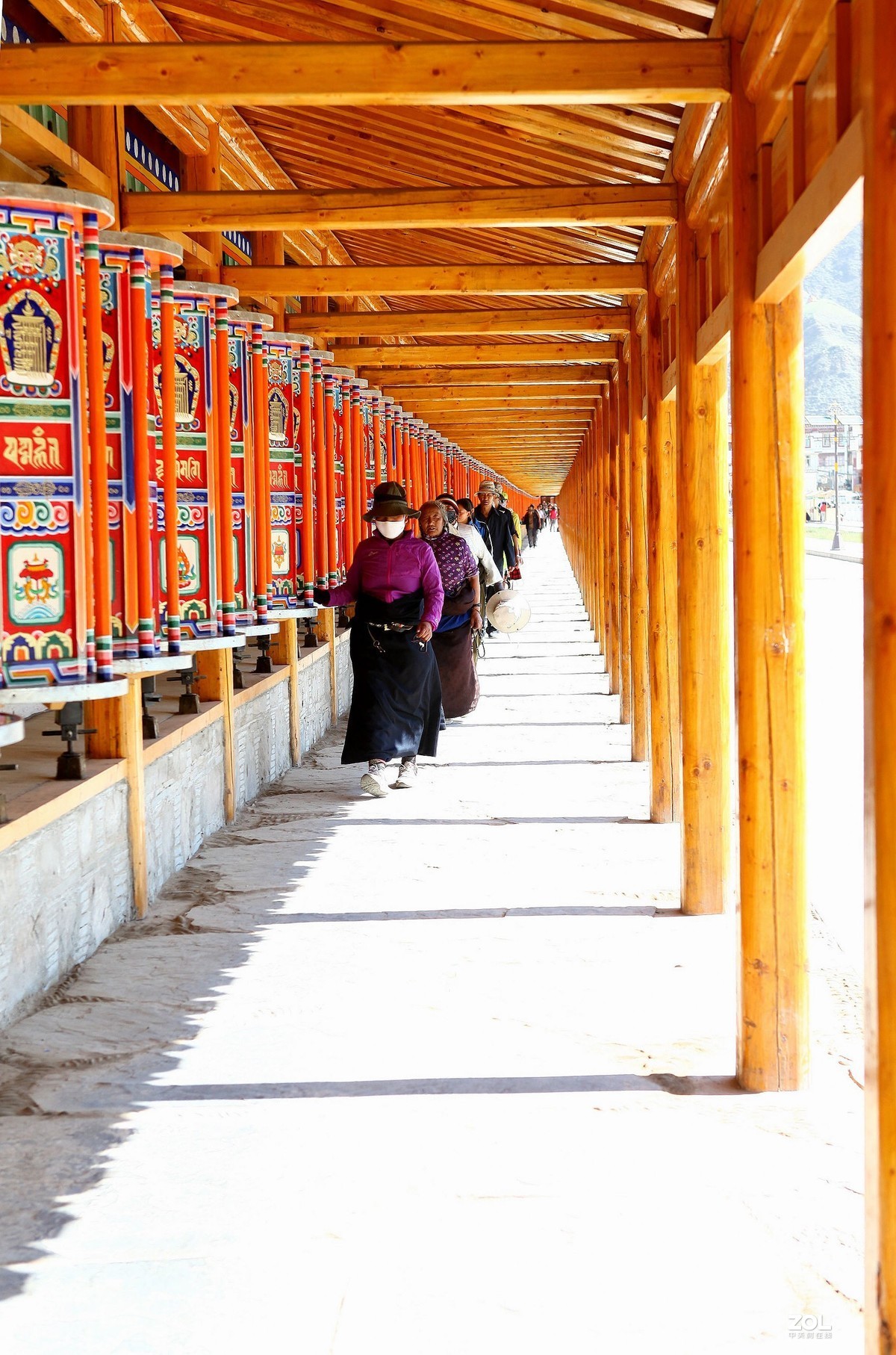 拉卜楞寺转经筒