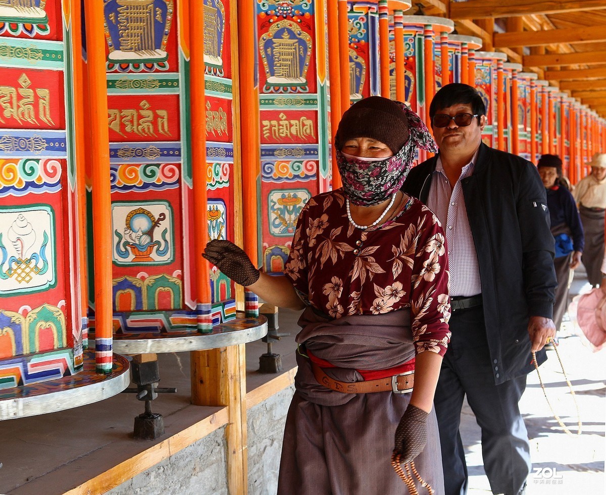 拉卜楞寺转经筒