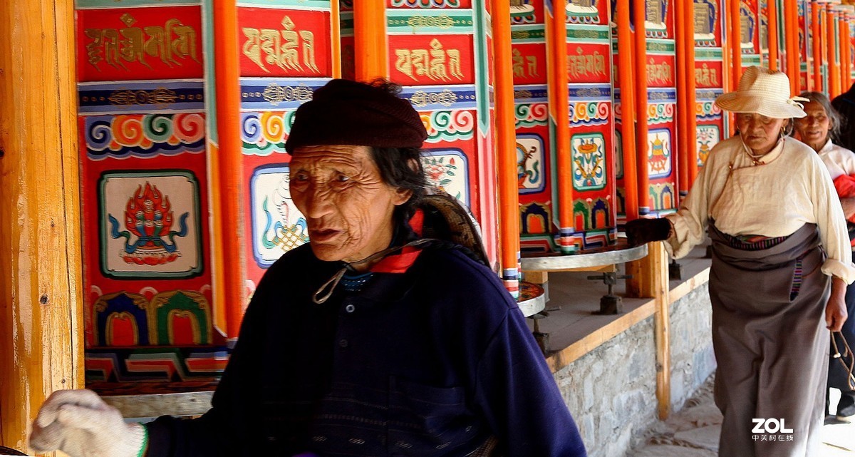 拉卜楞寺转经筒