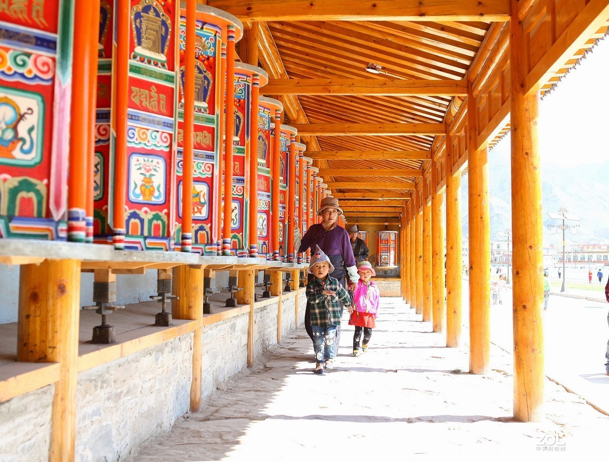 拉卜楞寺转经筒