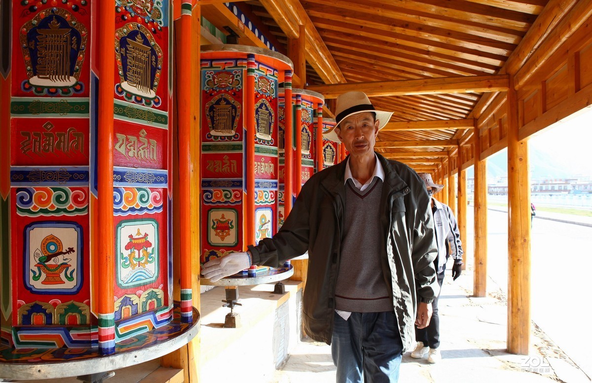 拉卜楞寺转经筒