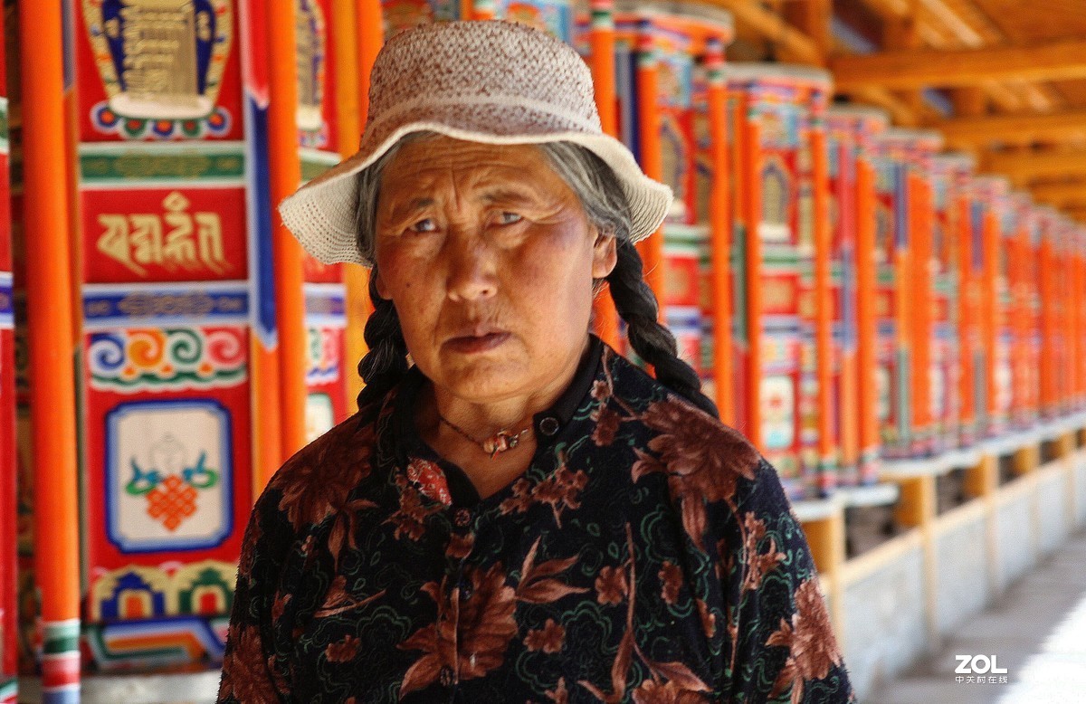 拉卜楞寺转经筒