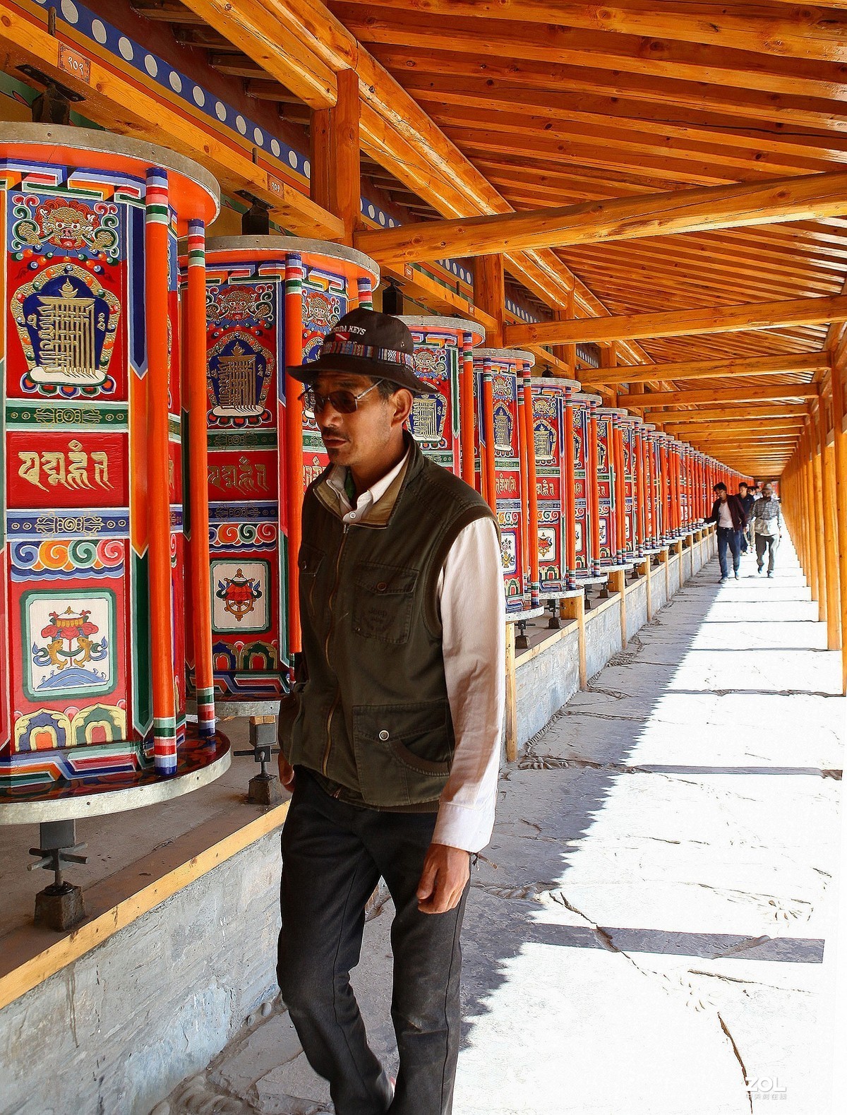 拉卜楞寺转经筒