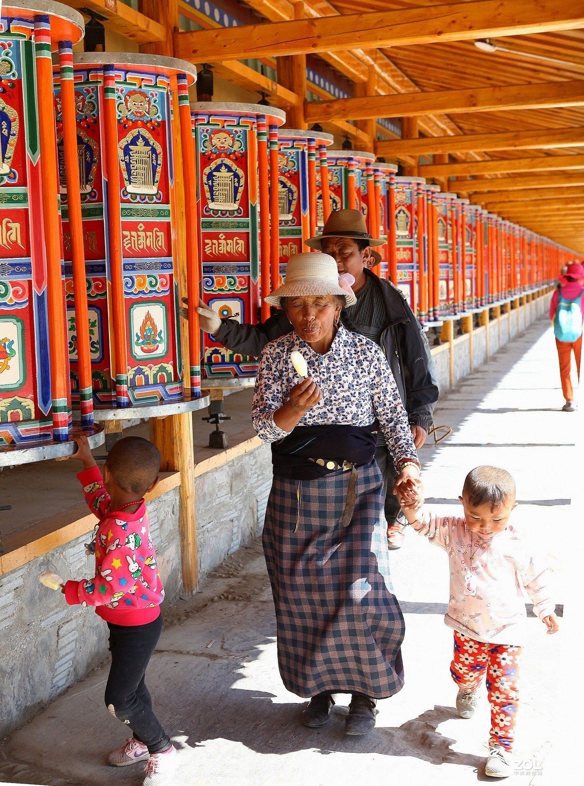 拉卜楞寺转经筒