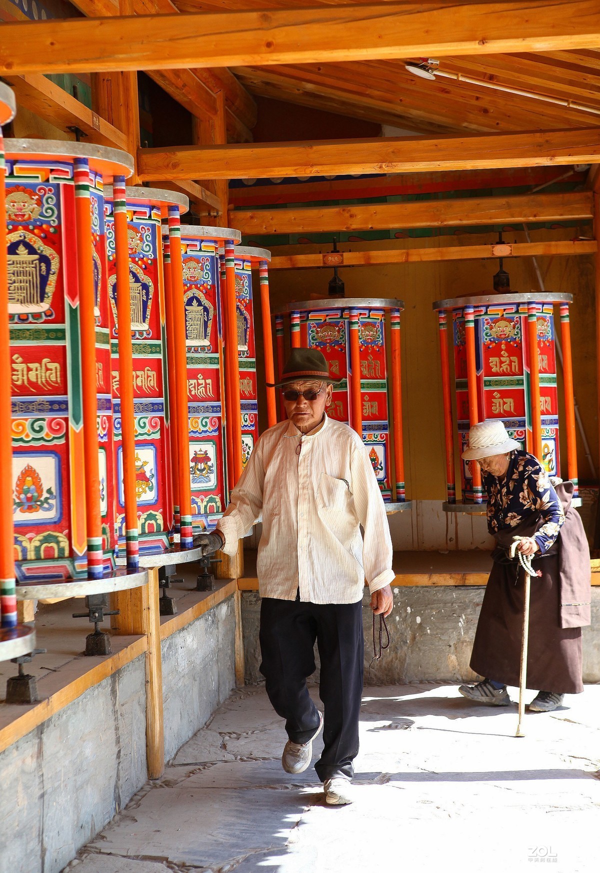 拉卜楞寺转经筒