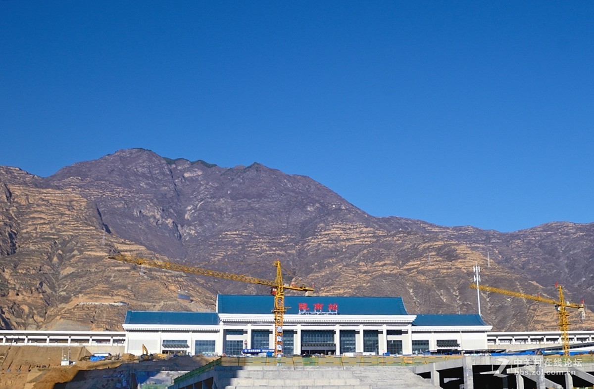 在建中的兰渝铁路陇南段