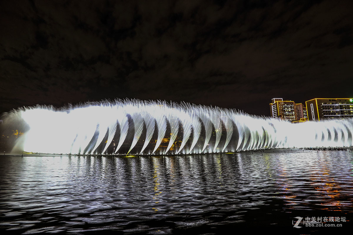 再拍“水舞光影”