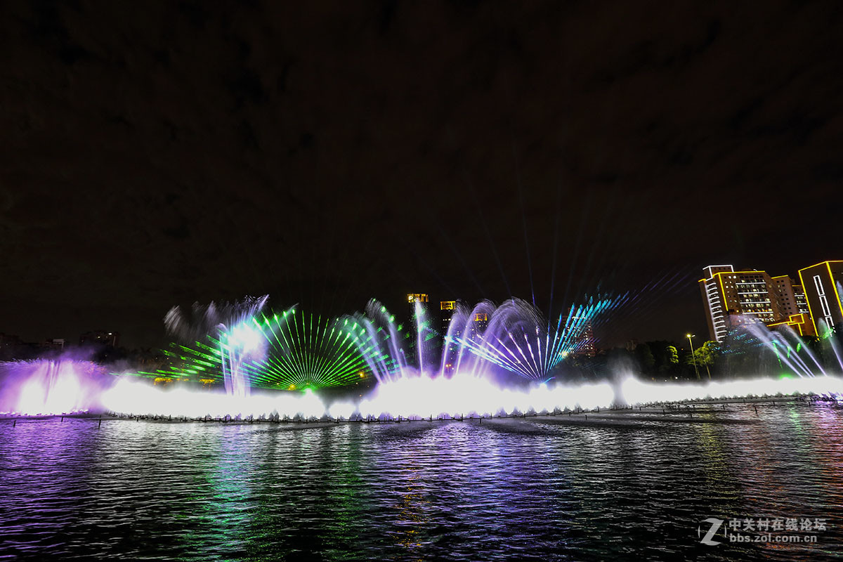 再拍“水舞光影”