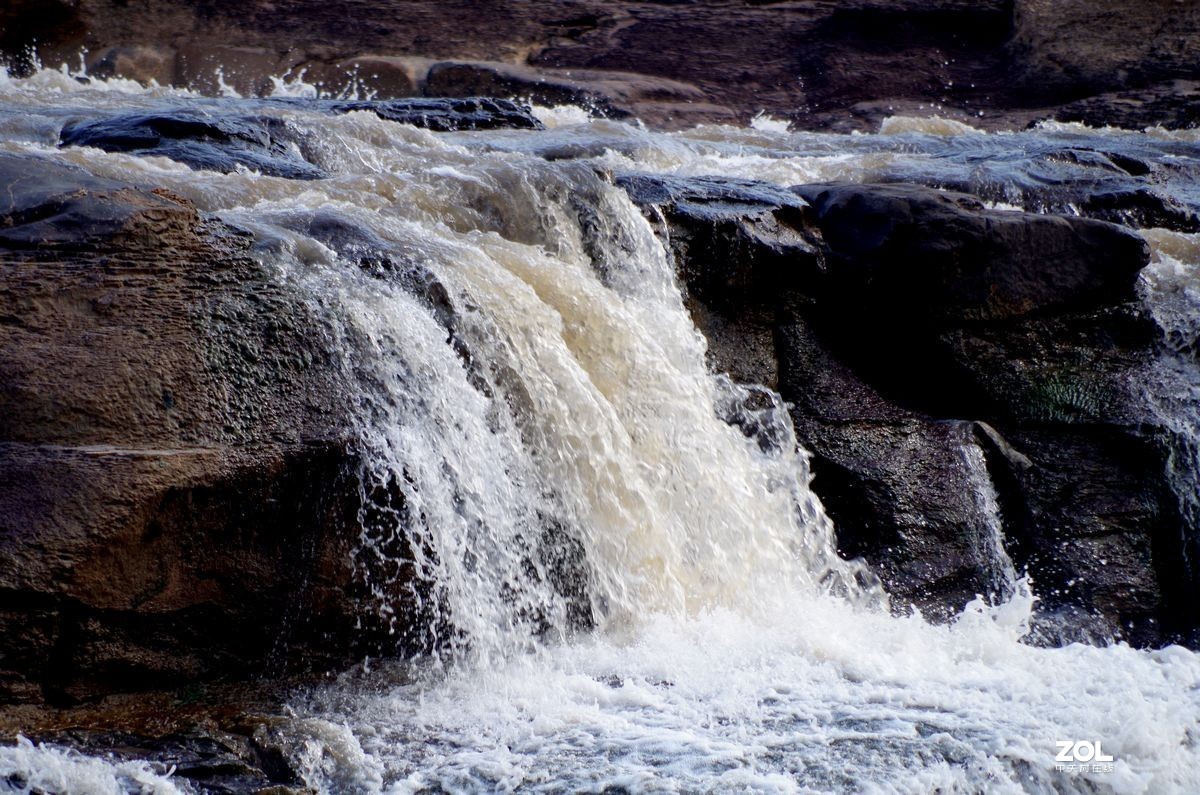 壶口瀑布黄河水汹涌澎拜壮观