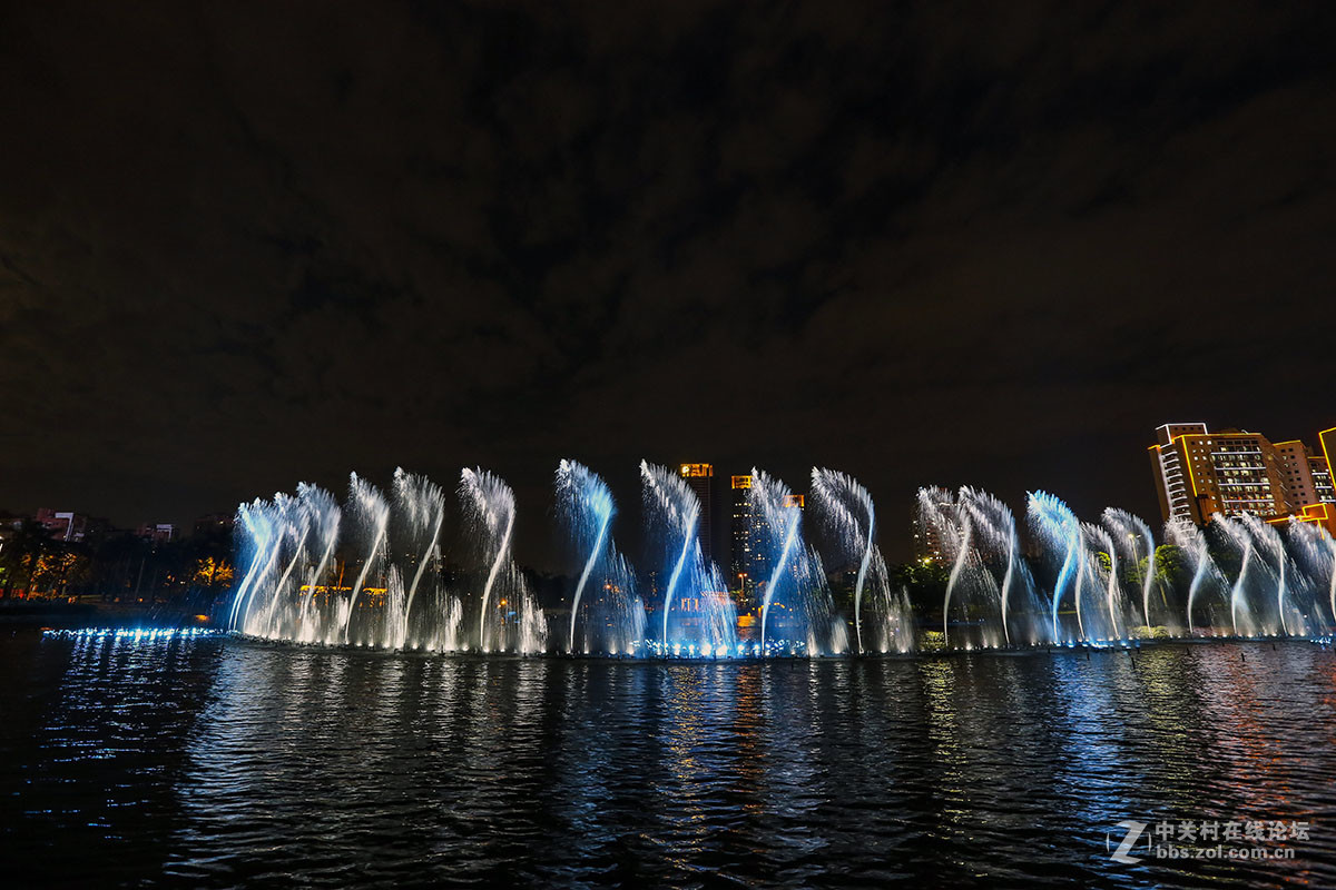 再拍“水舞光影”