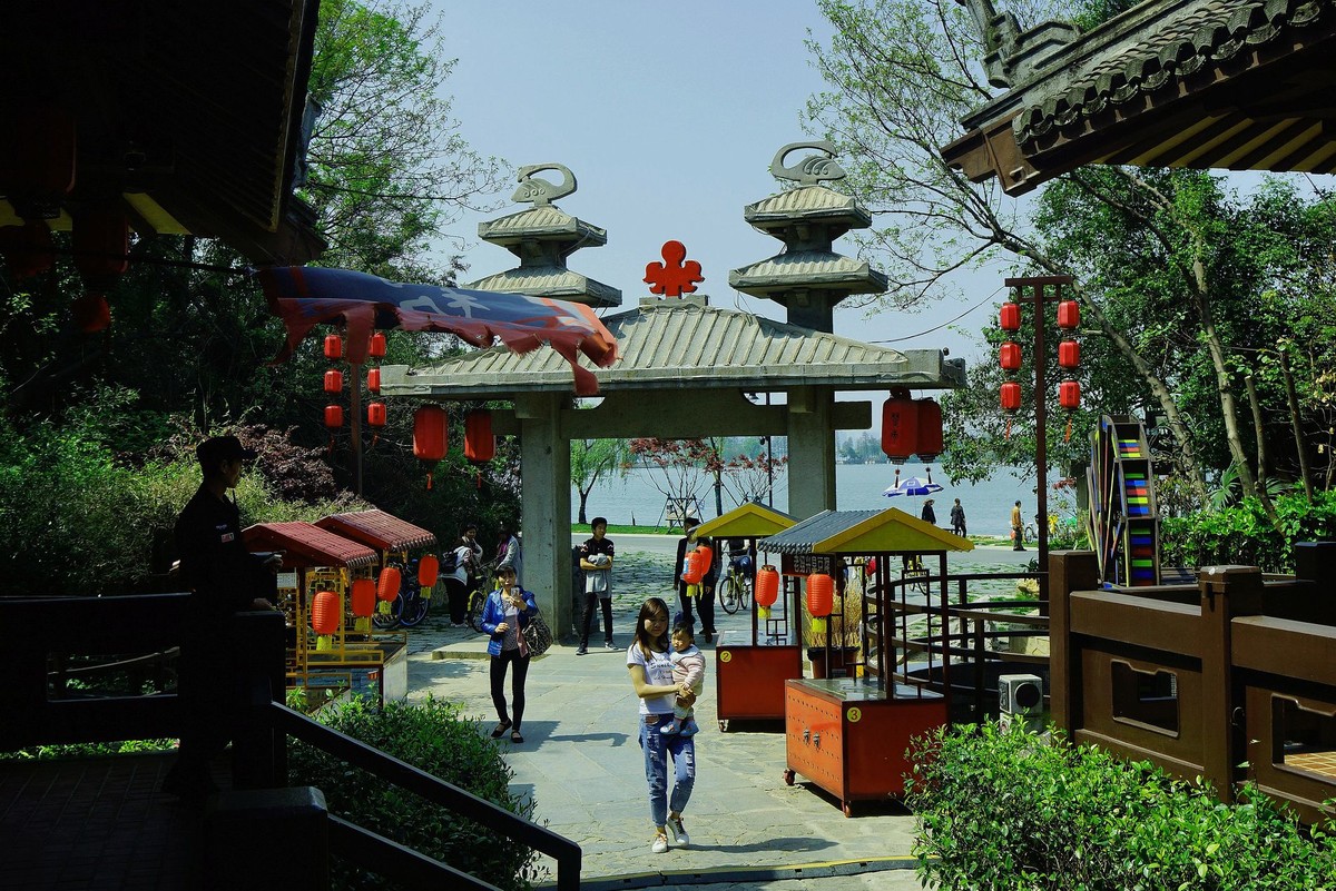 武汉印象-----东湖楚城内的楚街随拍。。。。。。。。