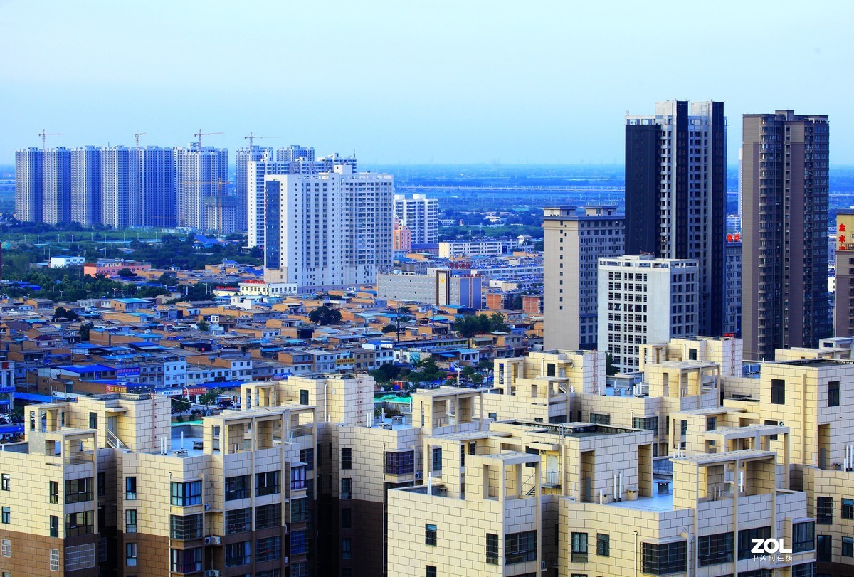 拍窗户外面的城市风光