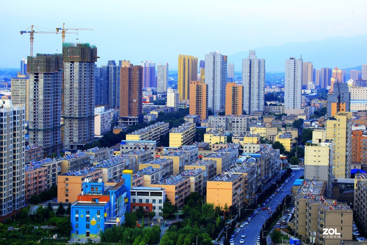 拍窗户外面的城市风光