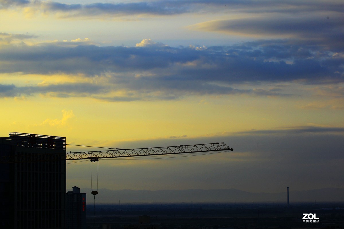 拍窗户外面的城市风光