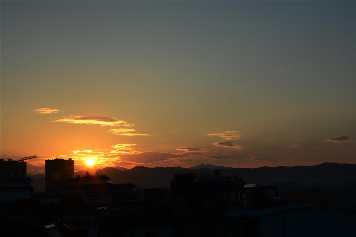 晨早匆匆赶拍忙！