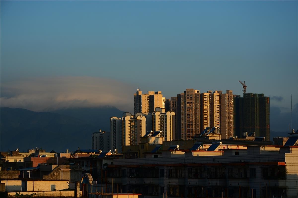 晨早匆匆赶拍忙！