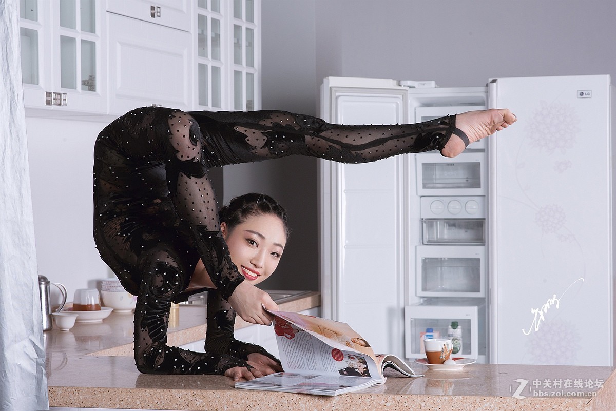 柔术女王逆天柔骨照身体柔韧度惊呆旁人搜虎作品