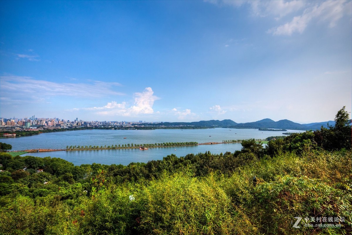 杭州宝石山上看西湖断桥，保叔塔