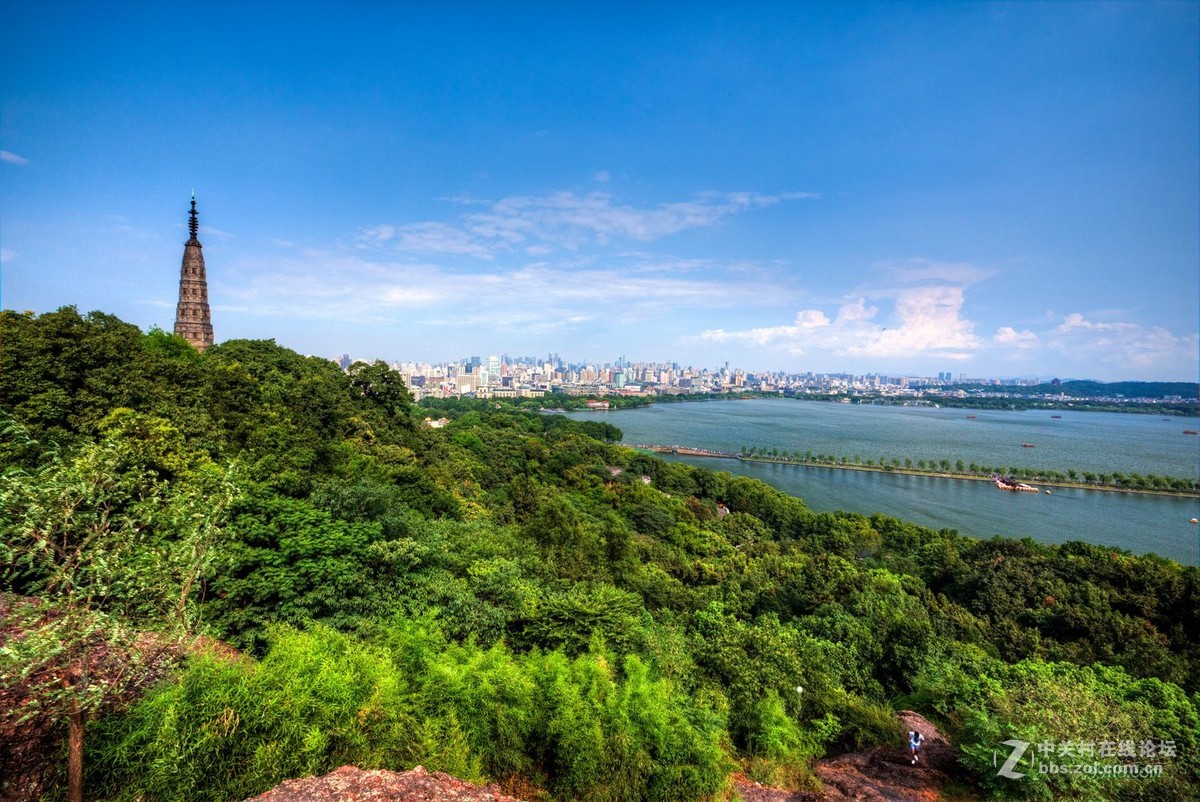 杭州宝石山上看西湖断桥，保叔塔