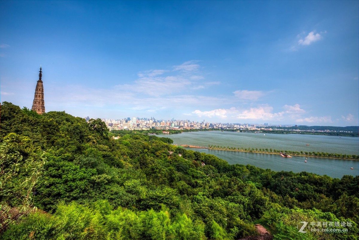 杭州宝石山上看西湖断桥，保叔塔